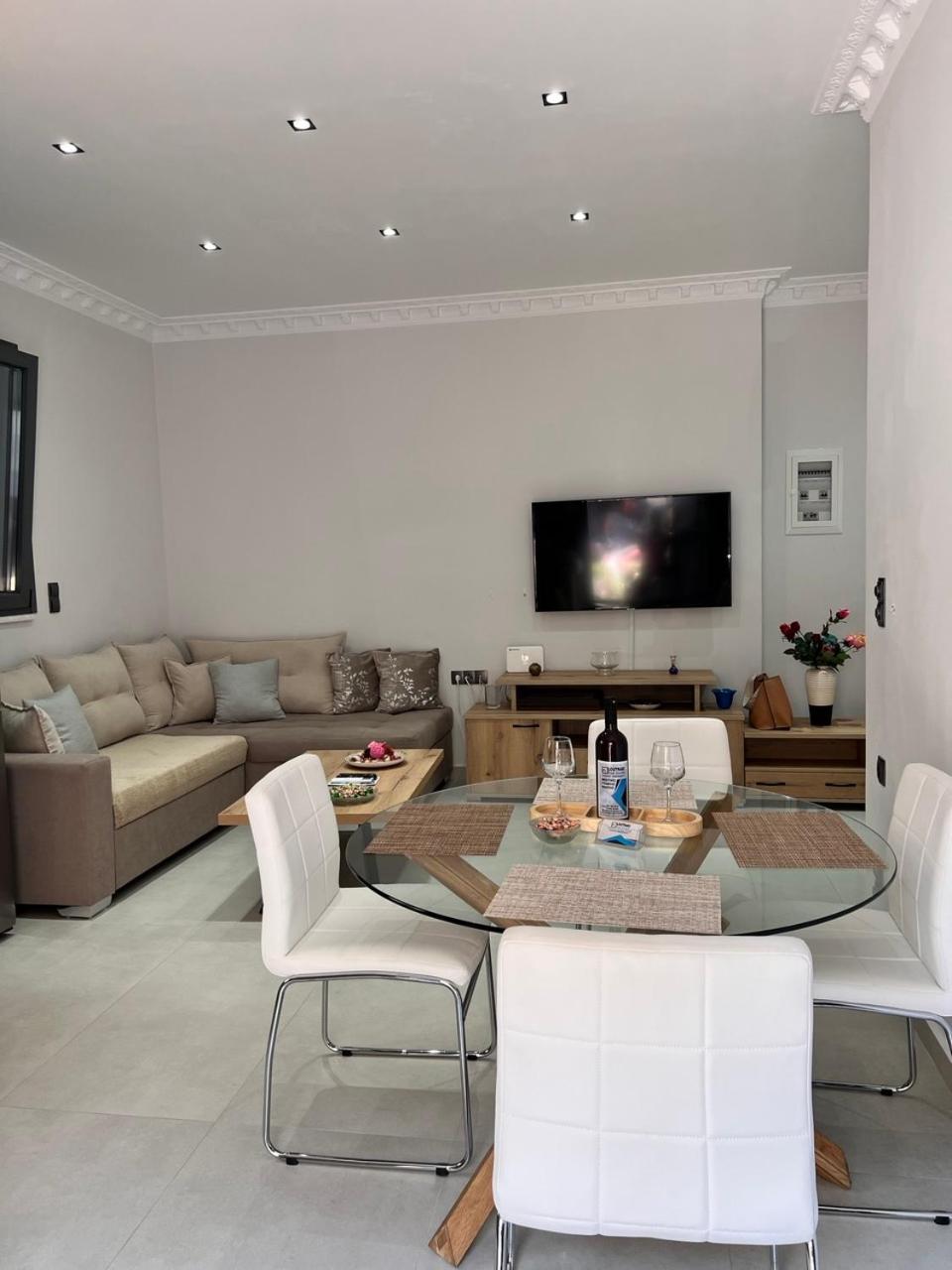 Kontis' Furnished Apartment Loutráki Buitenkant foto
